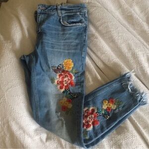 Zara Blue Floral Embroidered Cropped Jeans